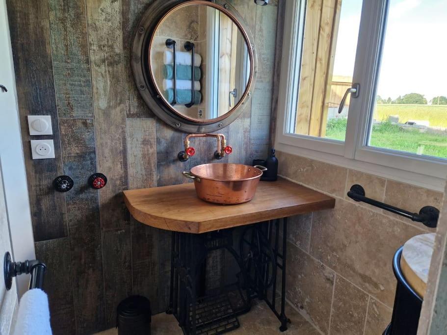 Chalet Industriel Avec Filet Et Spa Sorigny Eksteriør billede